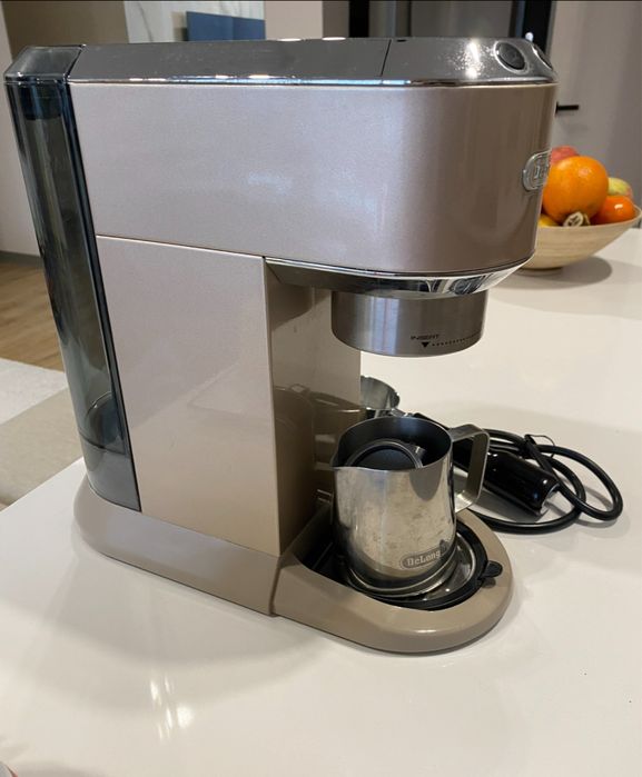 Ріжкова кавоварка еспресо Delonghi Dedica EC 785.BG