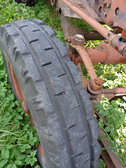 Трактор ескаватор