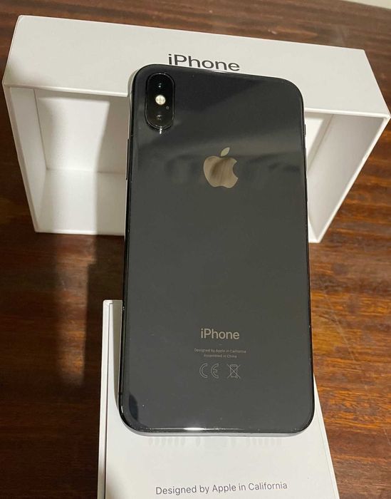 IPhone X 64GB c/ capas e peliculas