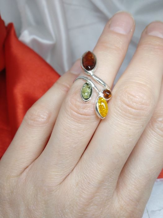 Piękny srebrny pierścionek z bursztynem kolorowym, srebro925, r. 14