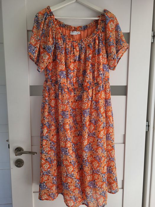 Sukienka w kwiaty Vila rozmiar 44