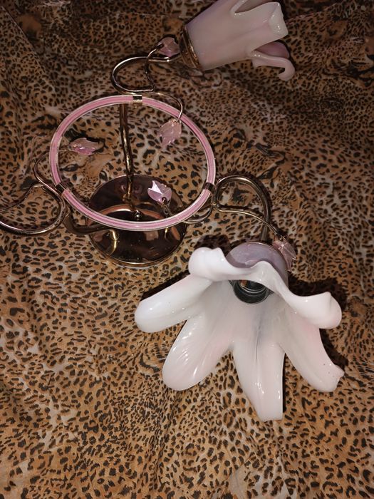 Світильник люстра з металевим каркасом у вигляді квітів для освітлення