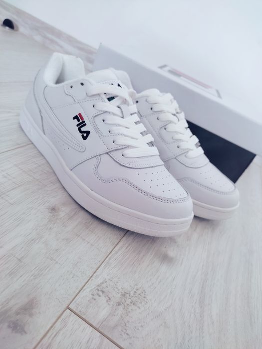 Białe sneakersy ze skóry naturalnej Fila roz 39