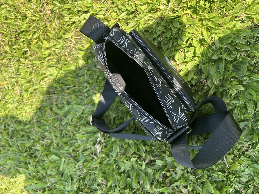 Bolsa lacoste  de ombro ou de peito