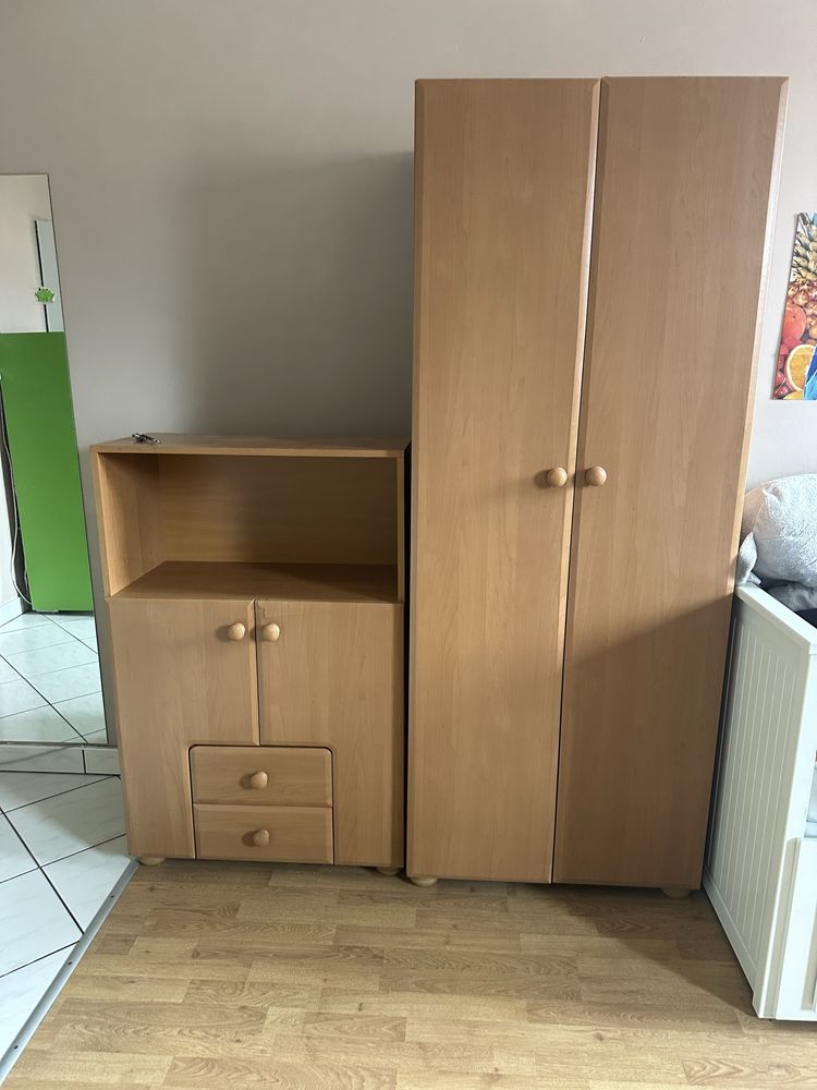 Caly zestaw mebli 4 elementy odbiór tylko w całości.