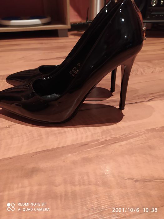 Szpilki czarne lakierowane