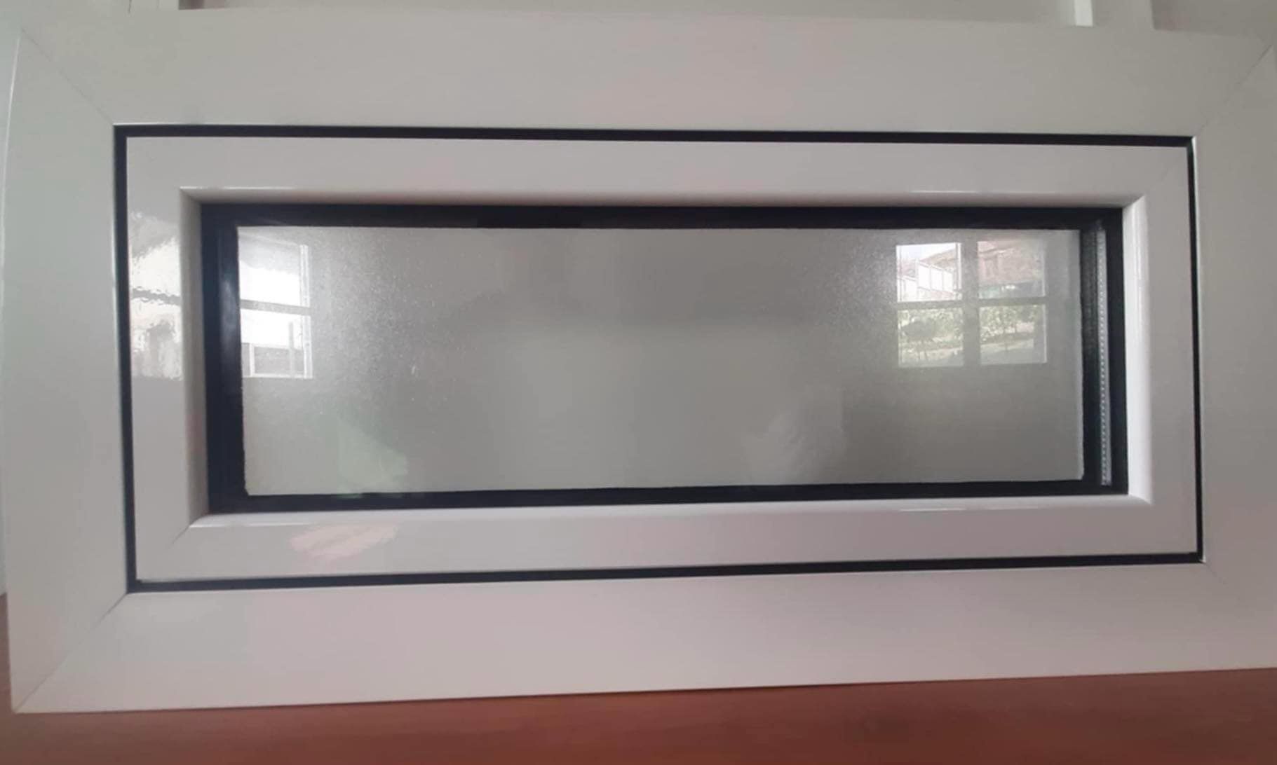 Janela basculante em aluminio branco