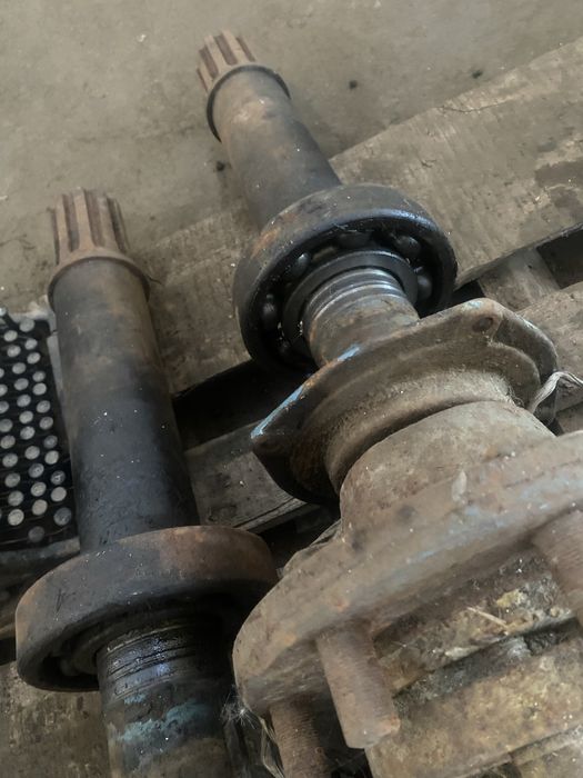 Полуось юмз з почипником в зборі