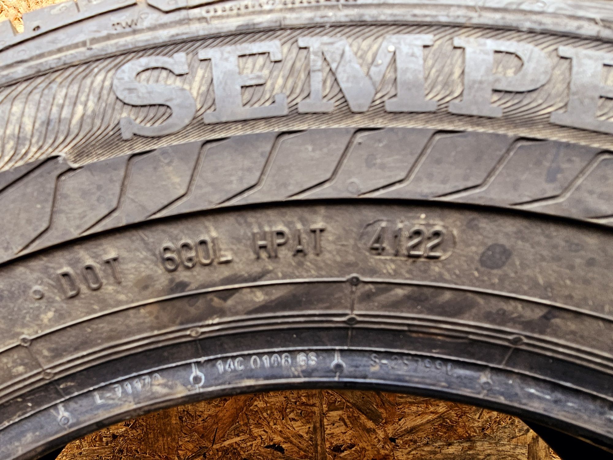 Idealne!!  2022rok!!  215/65 r16C Semperit Van-Life 2.  9mm