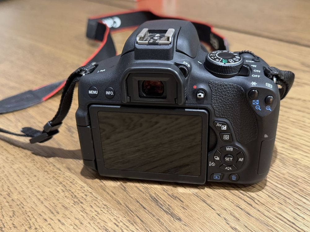 Máquina Canon EOS 750D