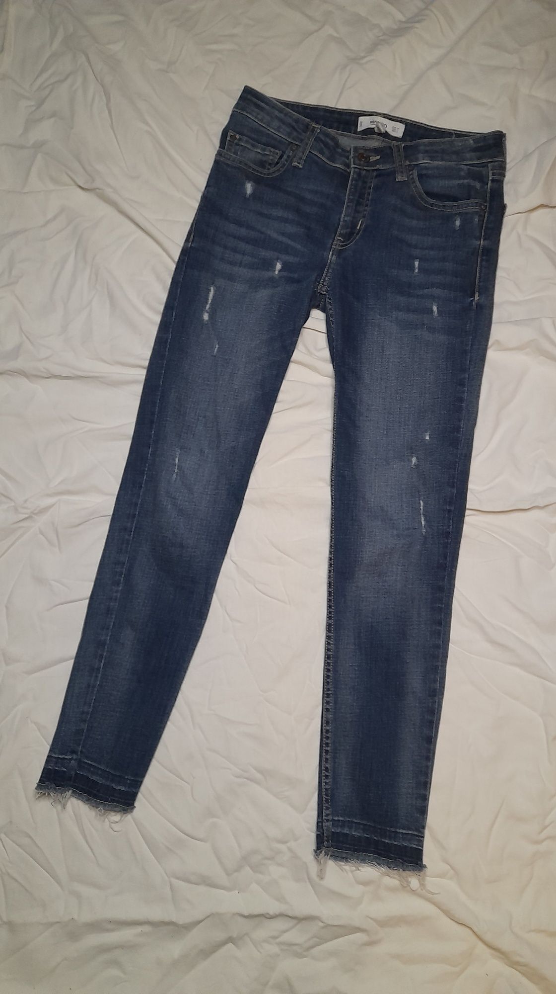 Niebieskie ciemnoniebieskie jeansy damskie Mango przetarcia 36 S