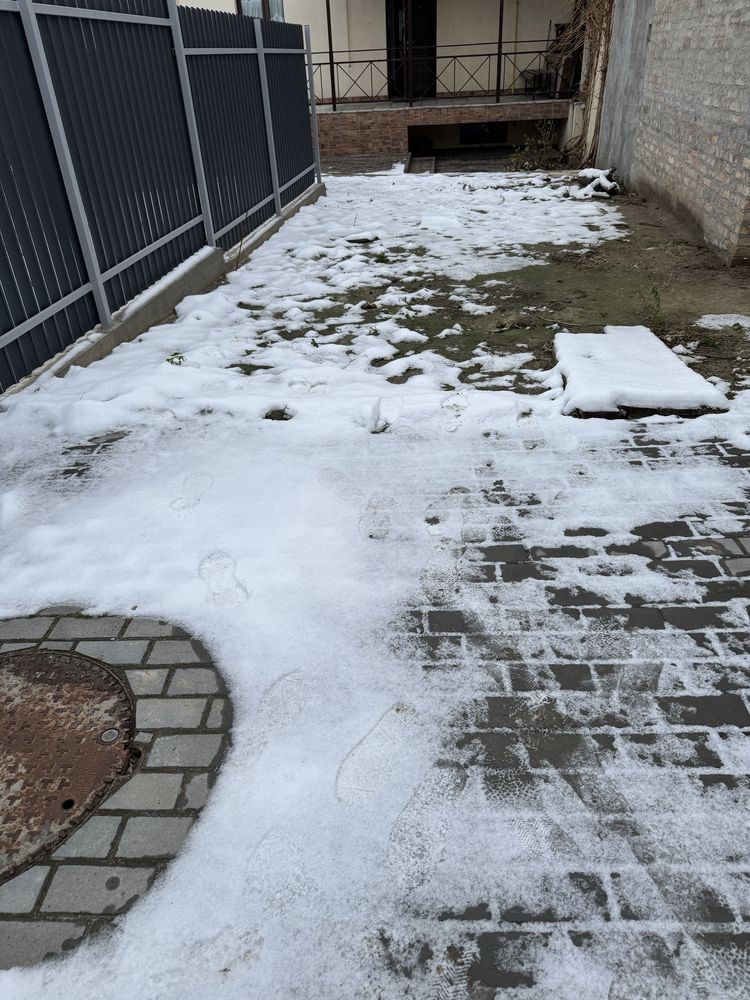 Продаж будинку з укриттям в центрі Крюковщини