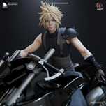 Cloud Strife on Hardy_Daytona - figurka inspirowana Final Fantasy VII