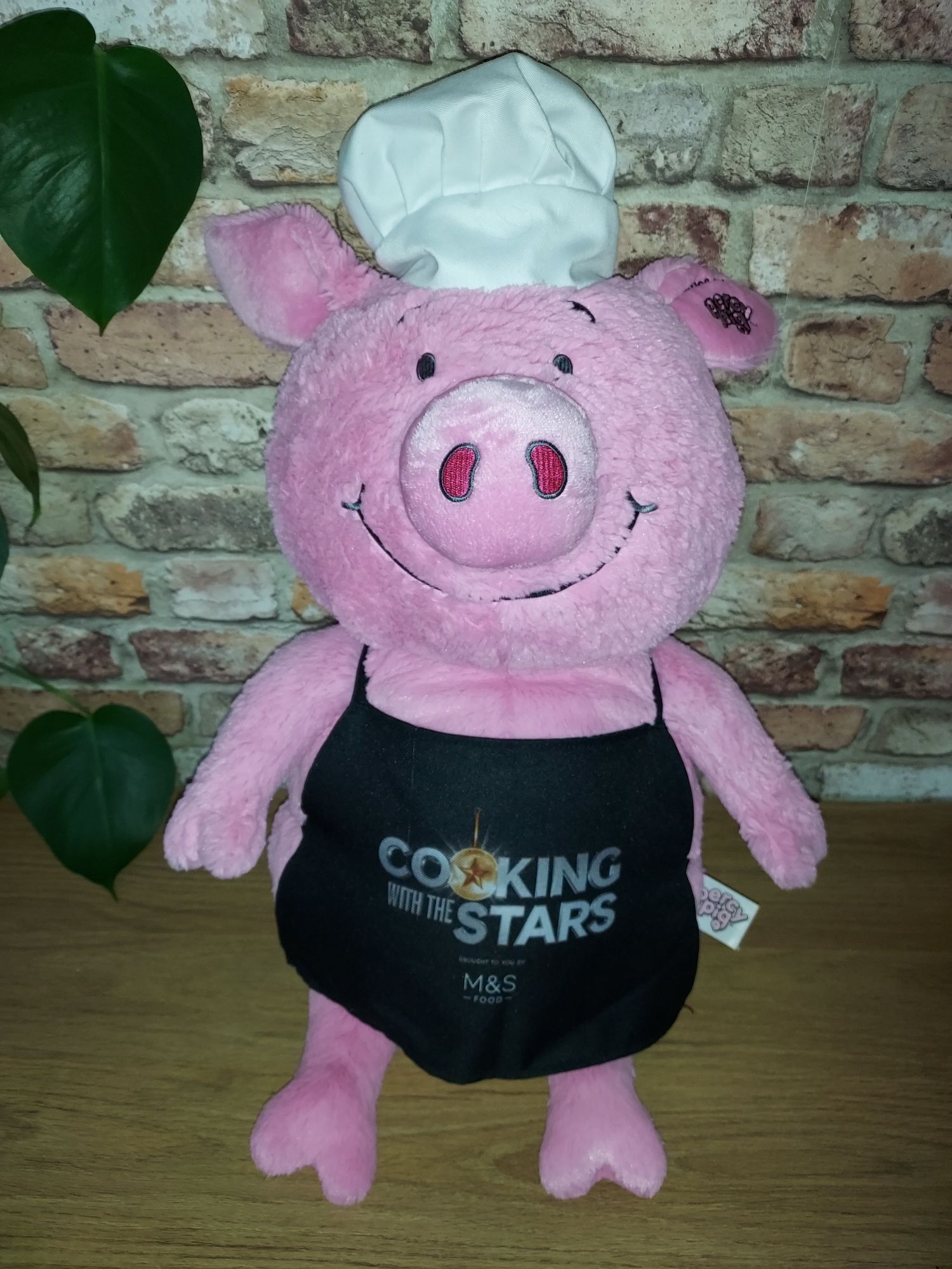 Percy Pig Cooking with the stars, maskotka Gotuj z gwiazdami 60 cm
