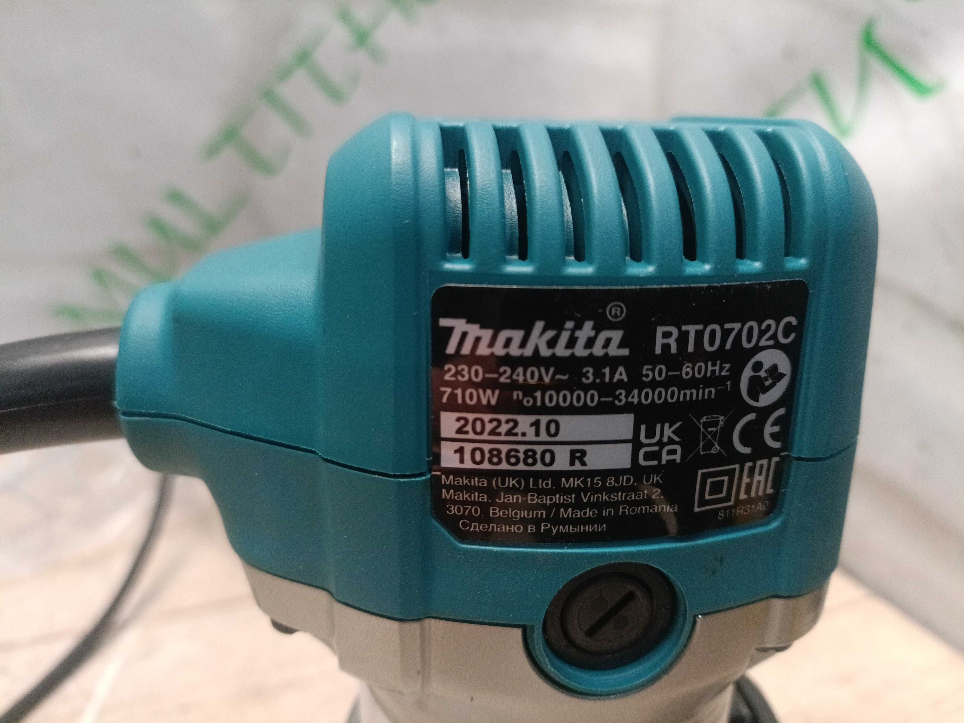 Makita RT0702С фрезер, кромковий фрезер 710Вт з рег. об.