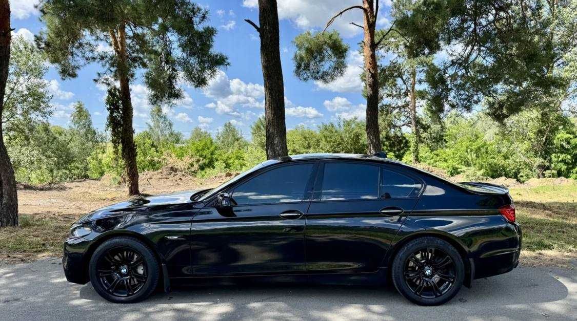 BMW 550i 2011 рік