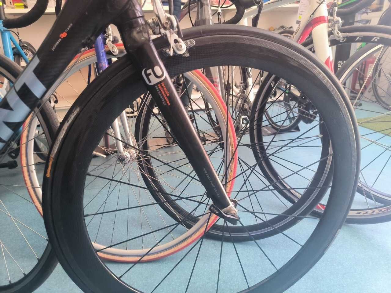 Giant TCR 0 Full Carbon Road Bike Carbon Wheels - Full Service