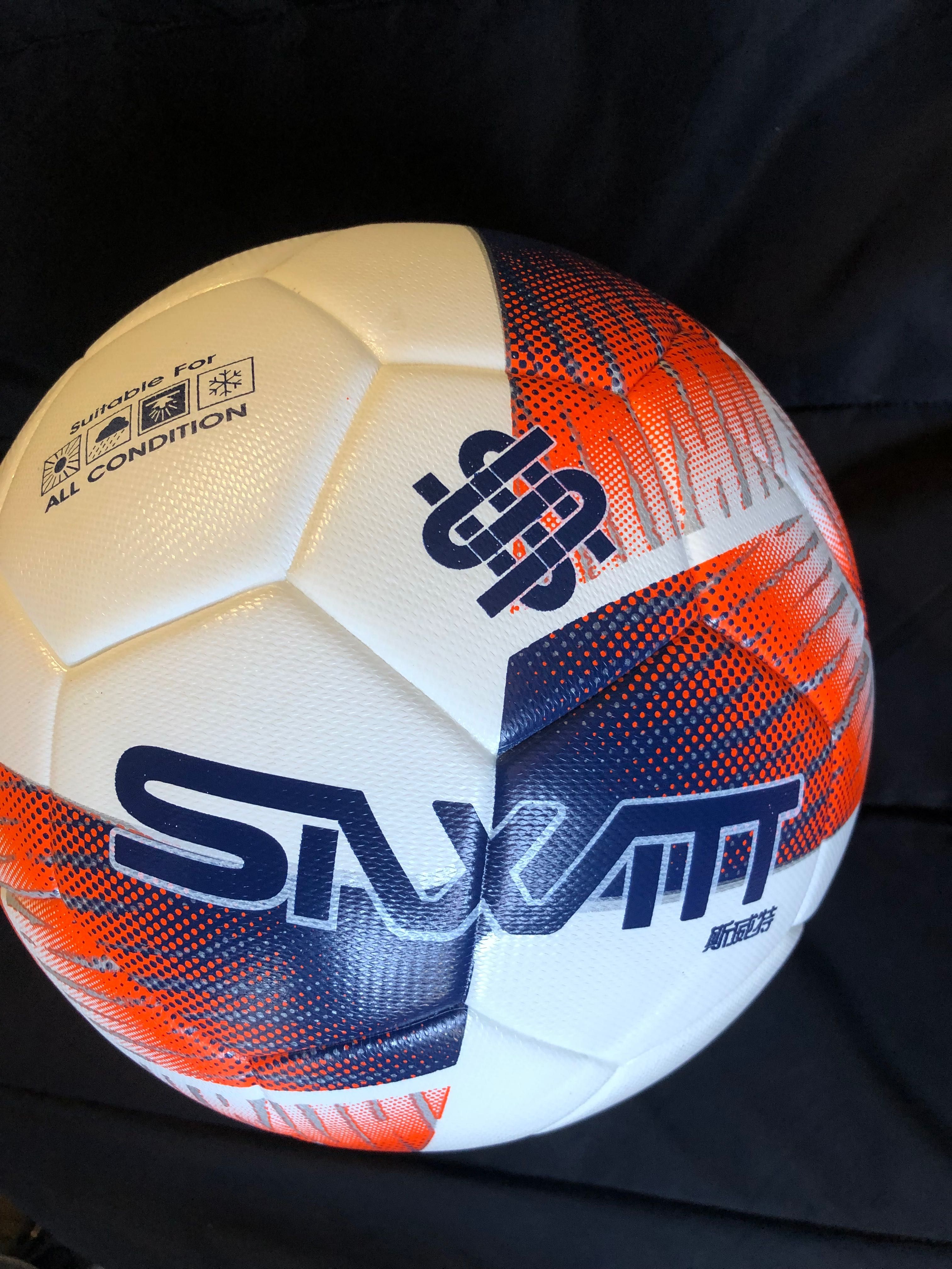 Футбольный мяч Geodesa Pro очень очень прочный