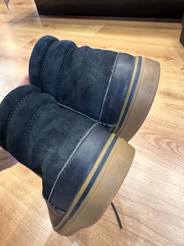 Чоловічі демісезонні черевики ugg US8.5