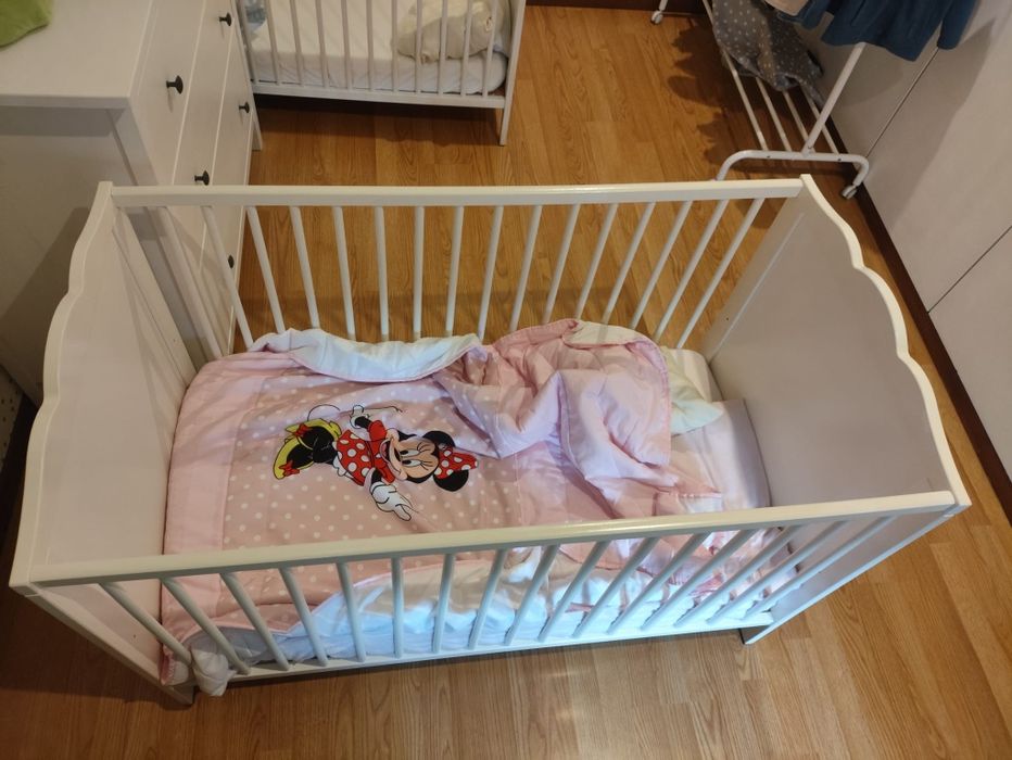 Berços com estrado e colchão