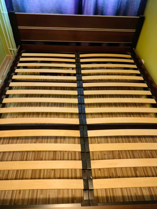 Łóżko wolnostojący "Queen" + materac