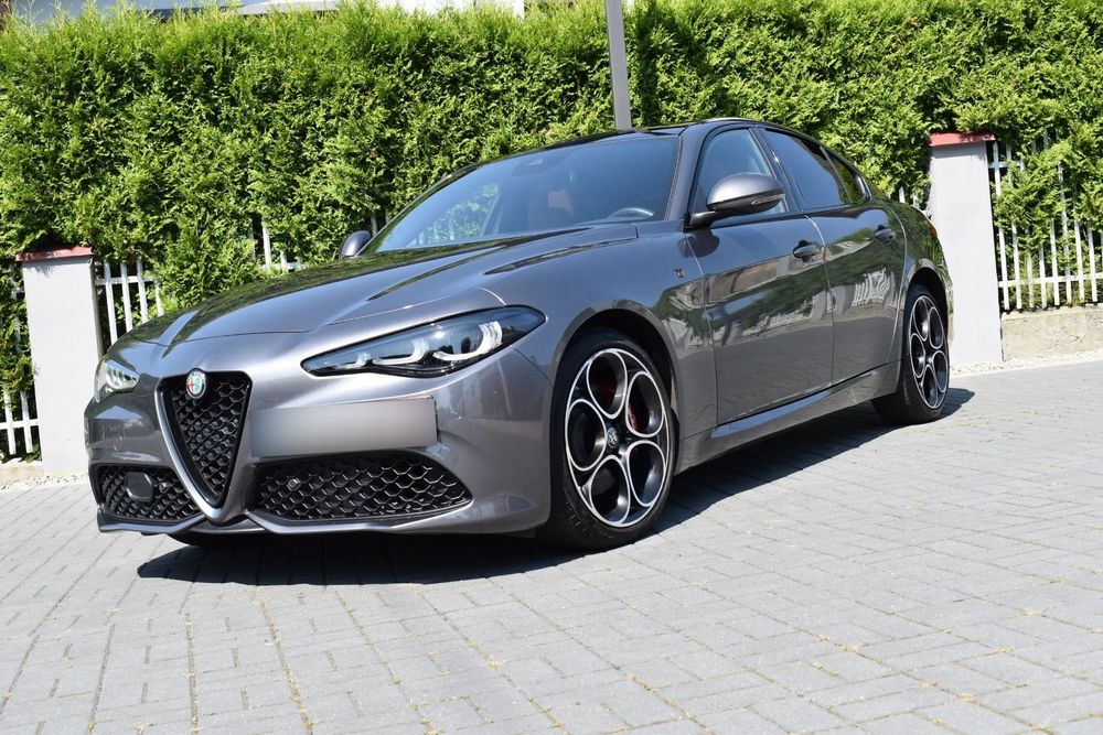 Alfa Romeo Giulia Alfa Romeo Giulia Ti Q4 • 280 KM • 2022 • Vesuvio Gray • brązowa skóra