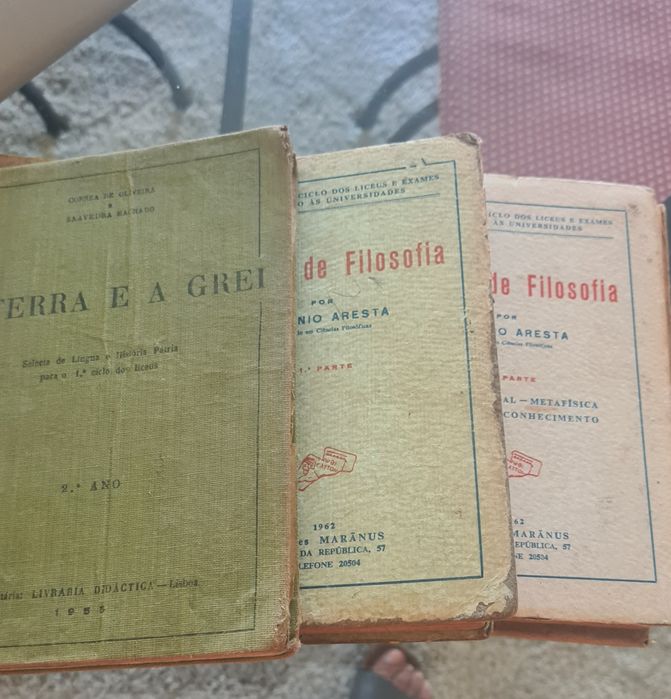 Três livros antigos de Português e Filosofia