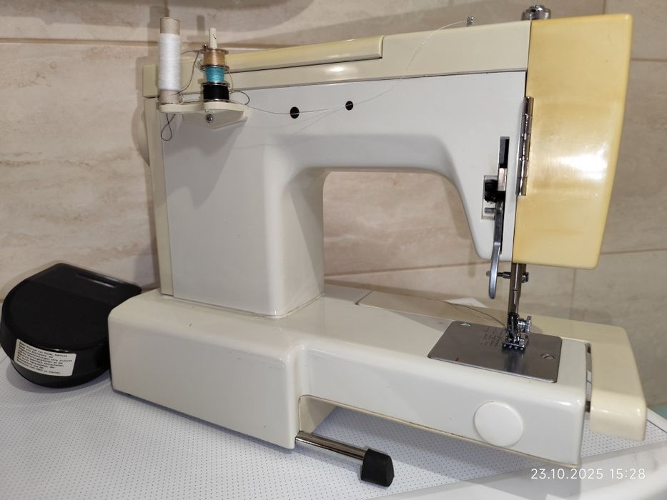 Швейна машина Lloyds Victoria Nähmaschine 653