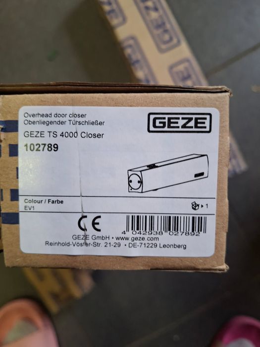 Samozamykacz GEZE TS 4000 z ramieniem srebrny
