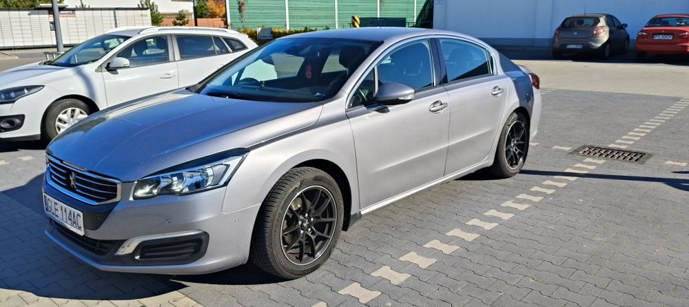 Peugeot 508 sedan