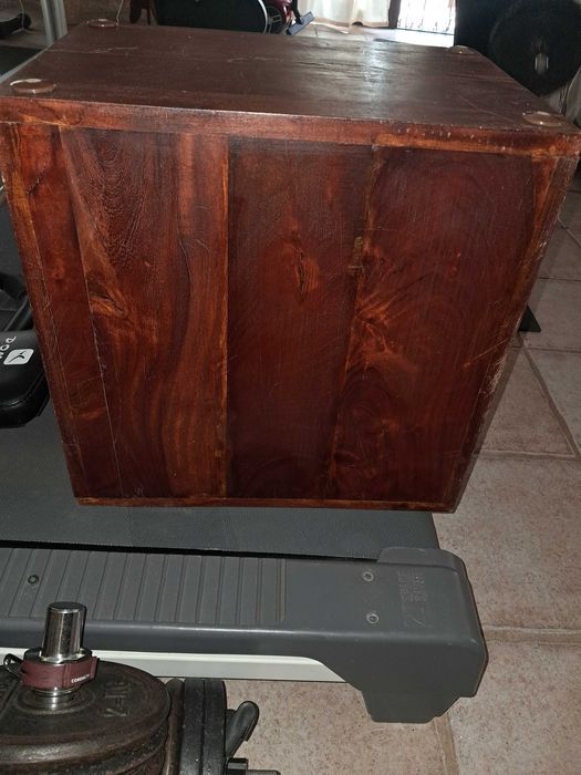 Mesa tipo Cubo de madeira