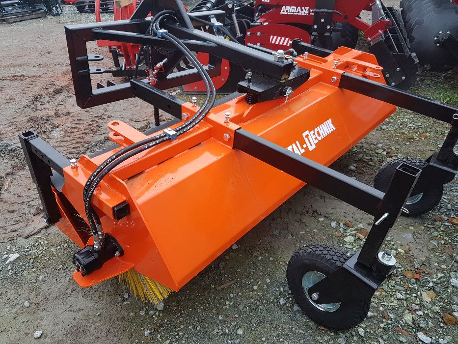 2025r.. Zamiatarka 2,0m hydrauliczna Metal-Technik zaczep 3w1