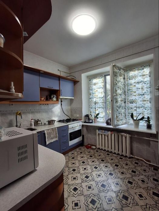 Продам сталінку в Центрі міста/Є-відновлення/Гараж