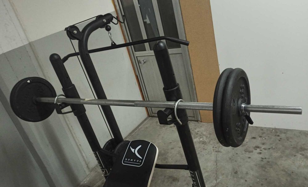 Banco de musculação DOMYOS BM490 + banco inclinado de oferta