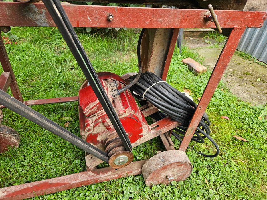 Sprzedam cyrkularkę z łuparką świdrową