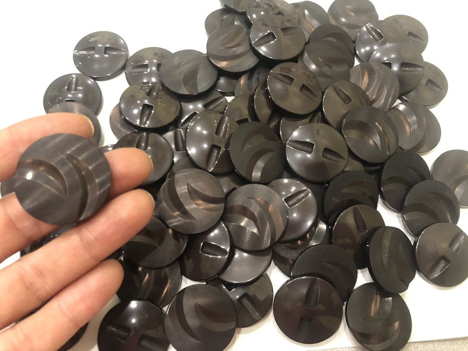 Пластмассовые пуговицы