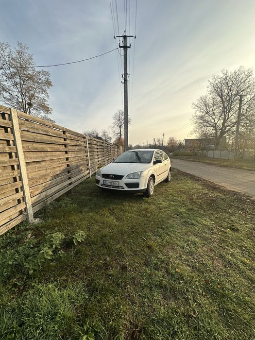 Продам хорошу економну машинку форд фокус