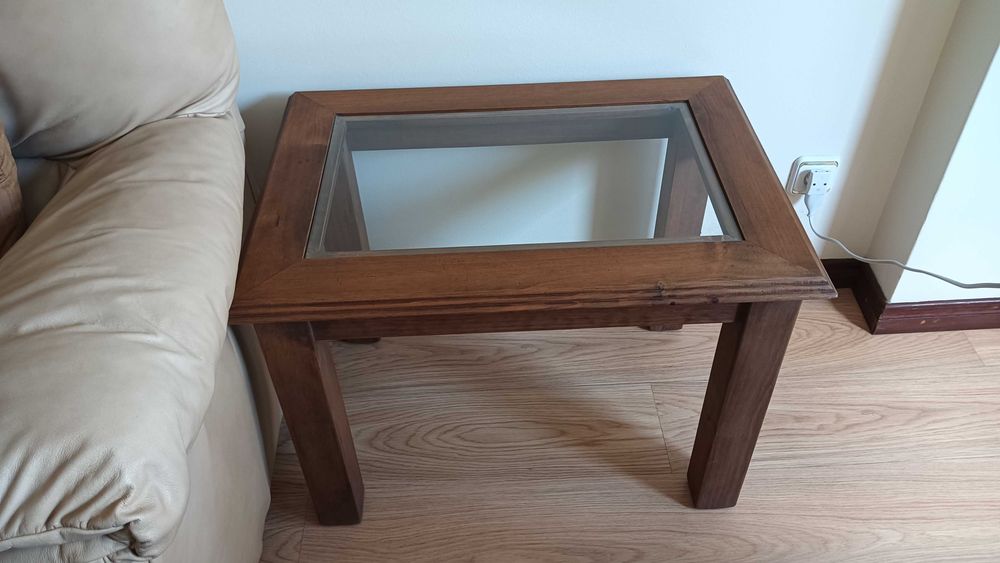 Mesa de Centro em pinho e vidro como nova