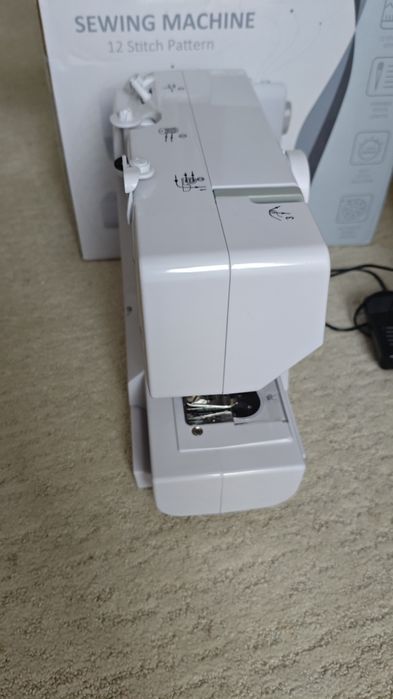 Машинка швейна нова