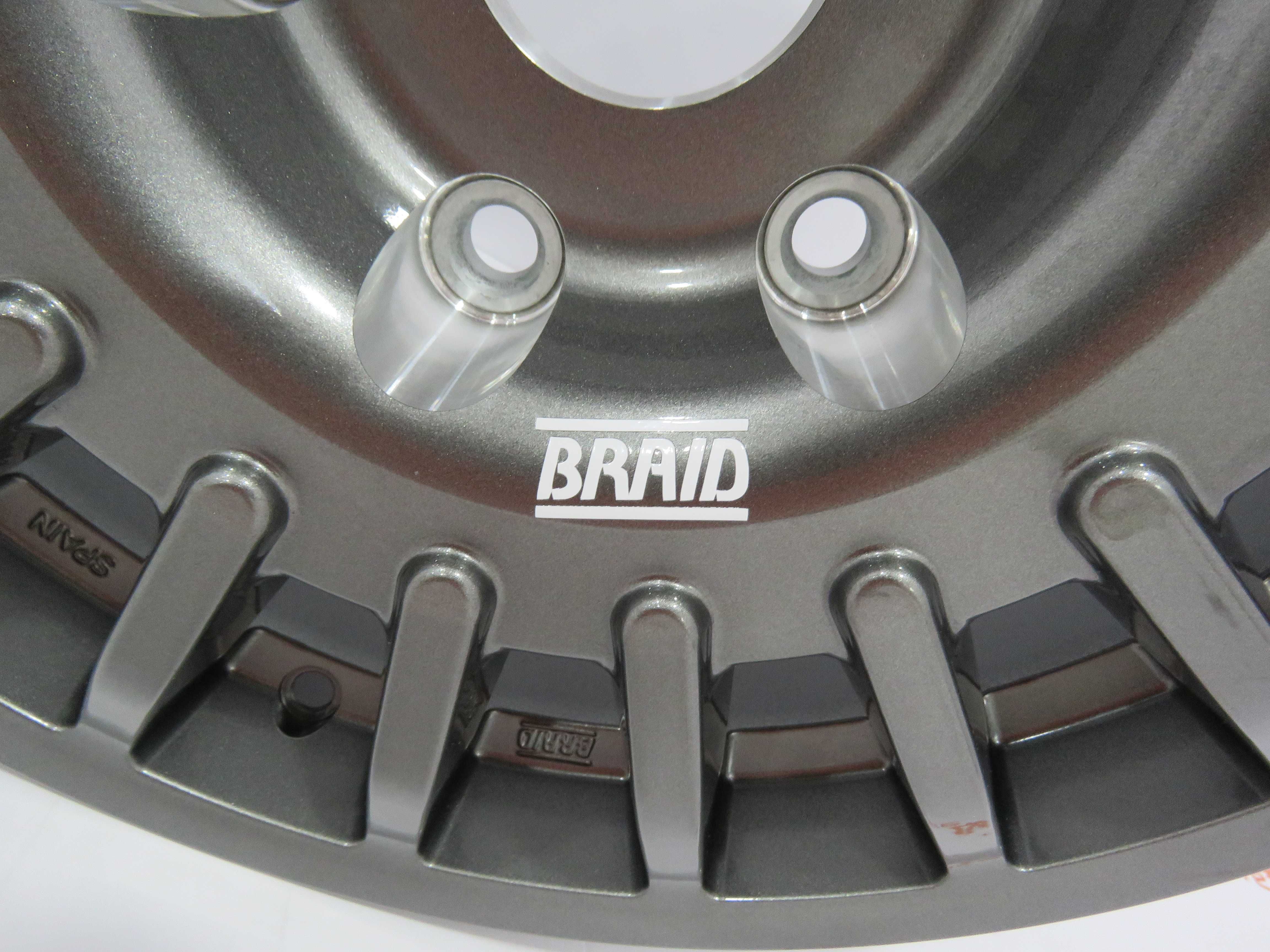 Jantes Braid Winrace T 16 x 7 et 5 6x114.3 Nissan Navara D40