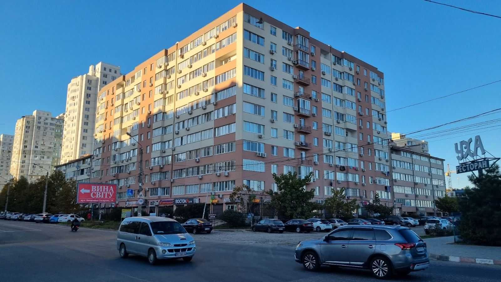 Сдам в аренду помещение 60 м2. Фасад Сахарова. Парковка. Зал 30м2.