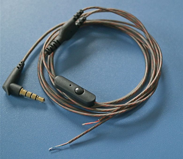 Провод с микрофоном для наушников в силиконовой оболочке гарнитура