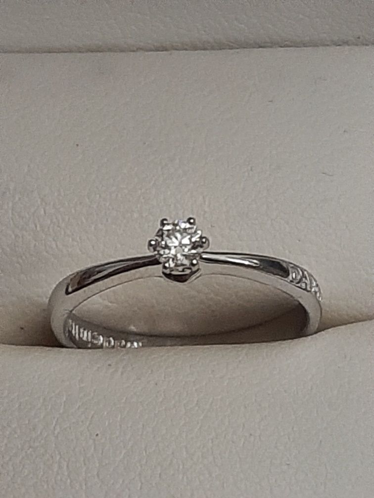 Damiani золотое кольцо с бриллиантом.