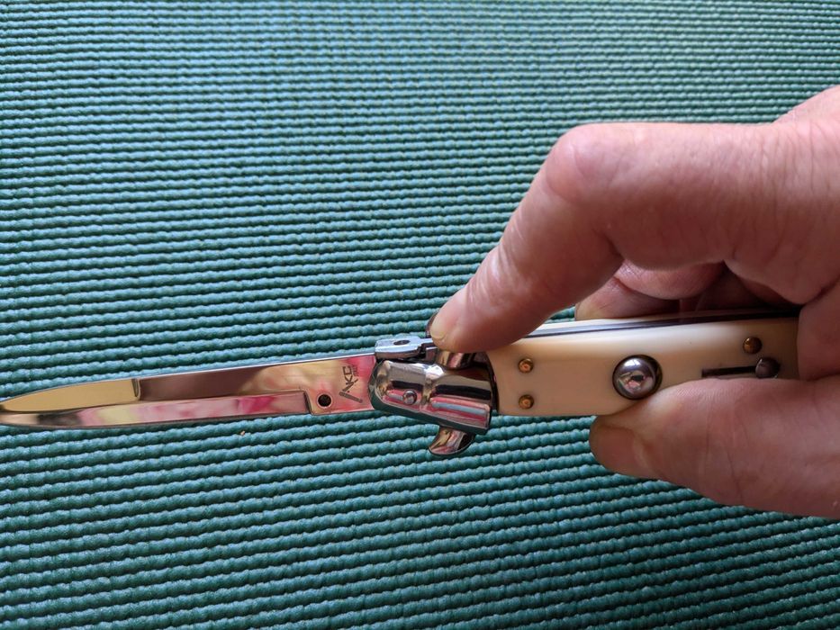 Ніж викидний. стилет. автоматичний викидний ніж. нож выкидной