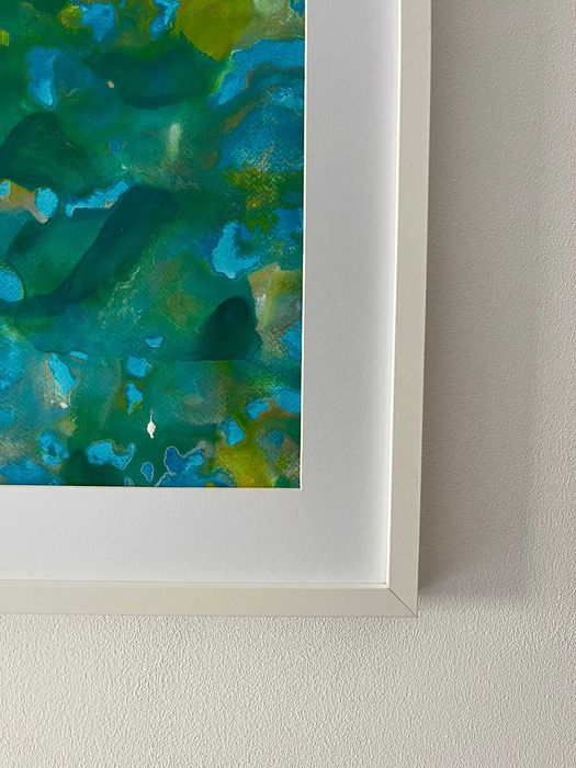 Pintura abstrata em acrílico em tons de azul e verde com moldura 30x40
