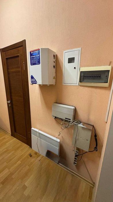 Продам 3-поверхове приміщення в центрі міста
 вул. Моссаковського, 1