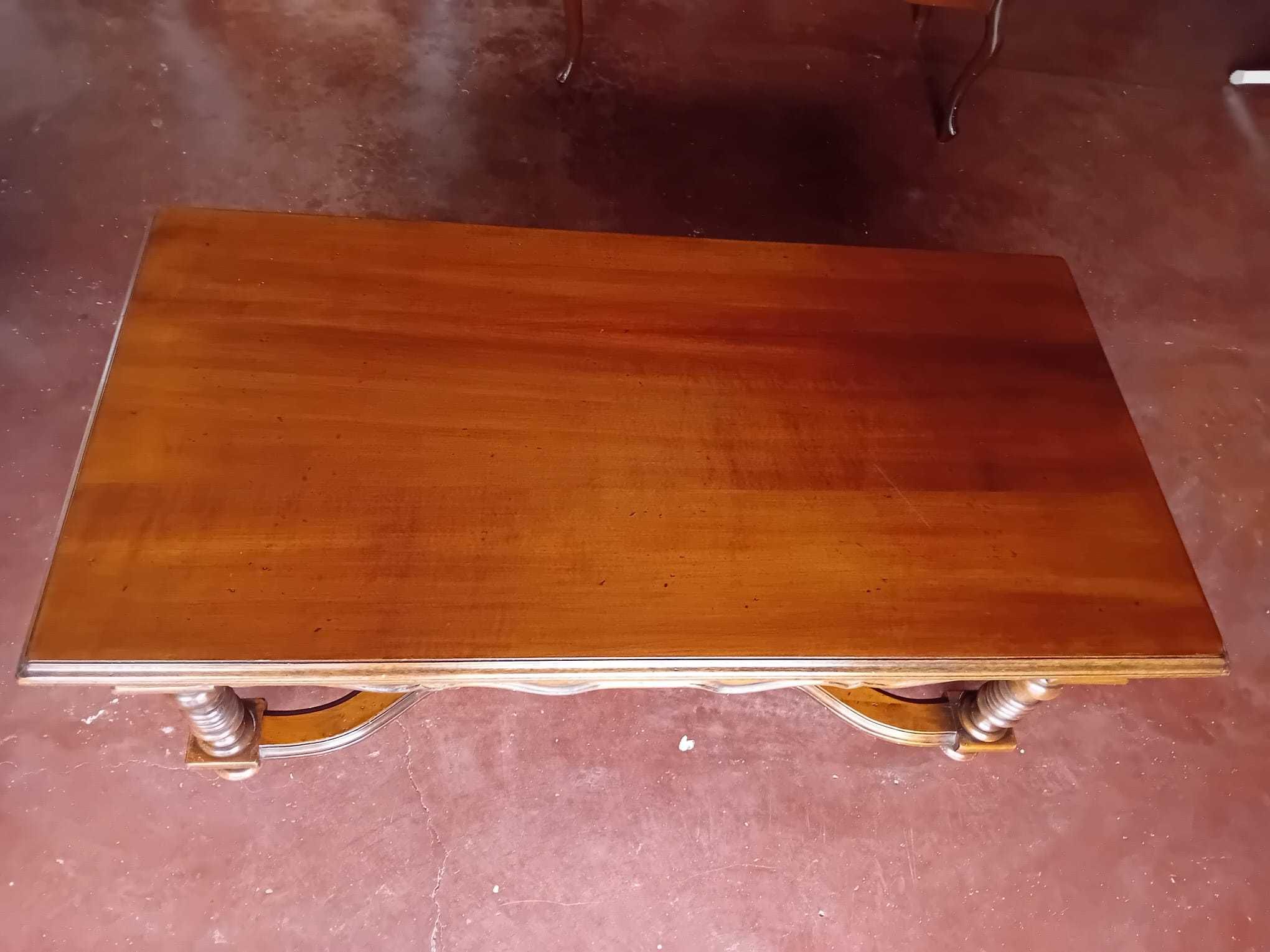 Mesa de centro em madeira maciça exótica