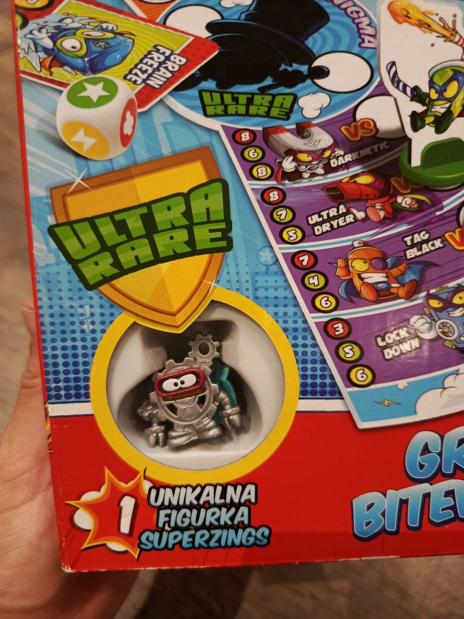 Super zings zestaw : gra z figueką + 10 figurek + pojazd + 3 pluszaki