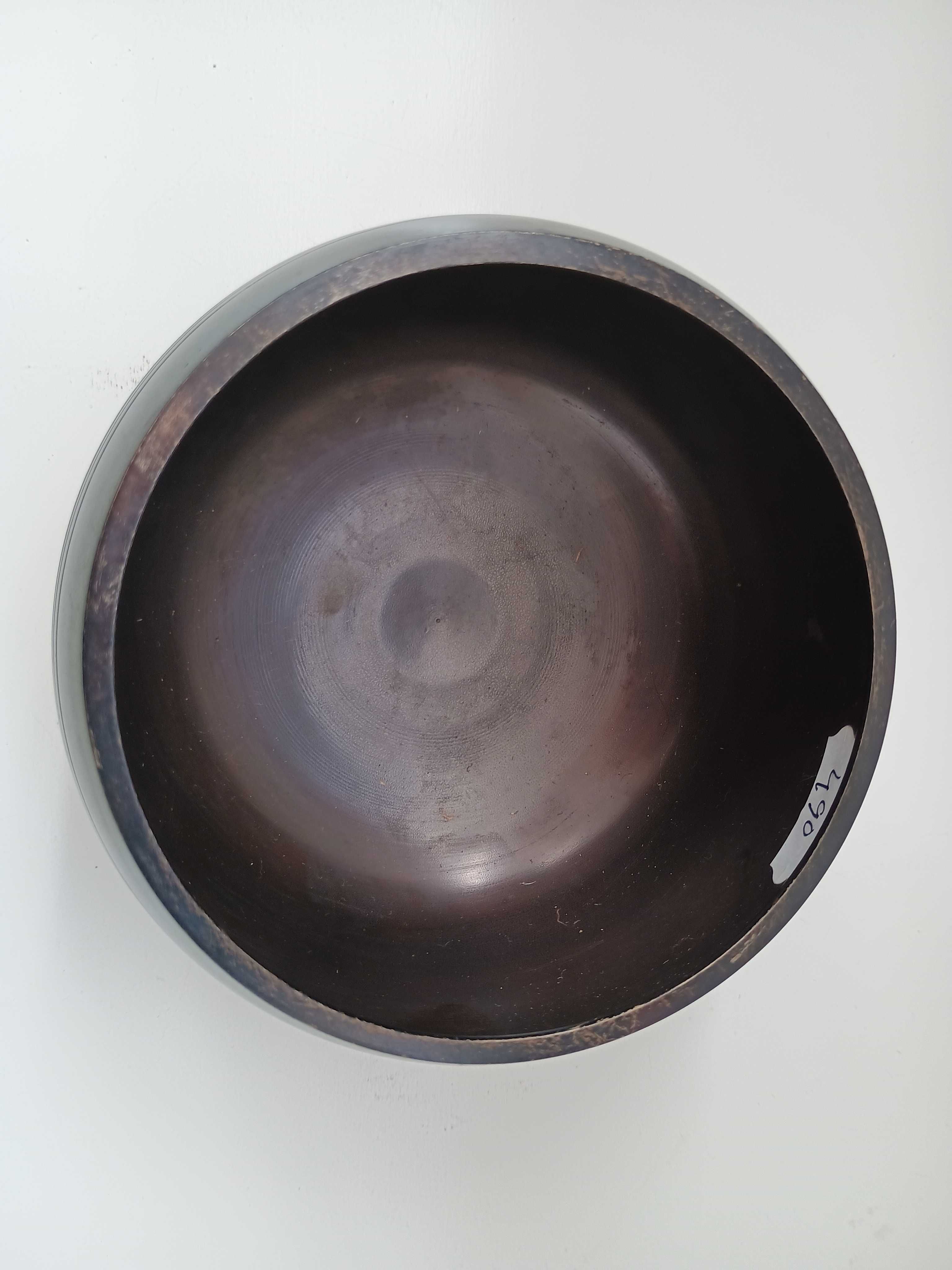Taça tibetana pequena em negro liso