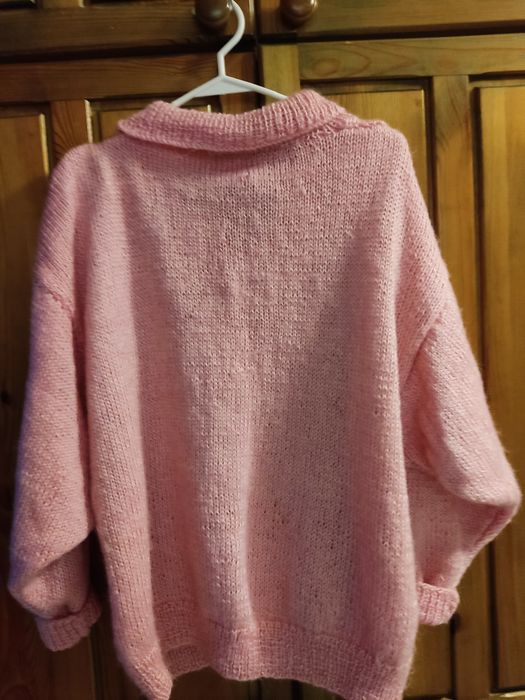 Sweterek z kołnierzykiem.